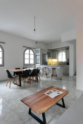 Downtown cottage 3 floors- sea view